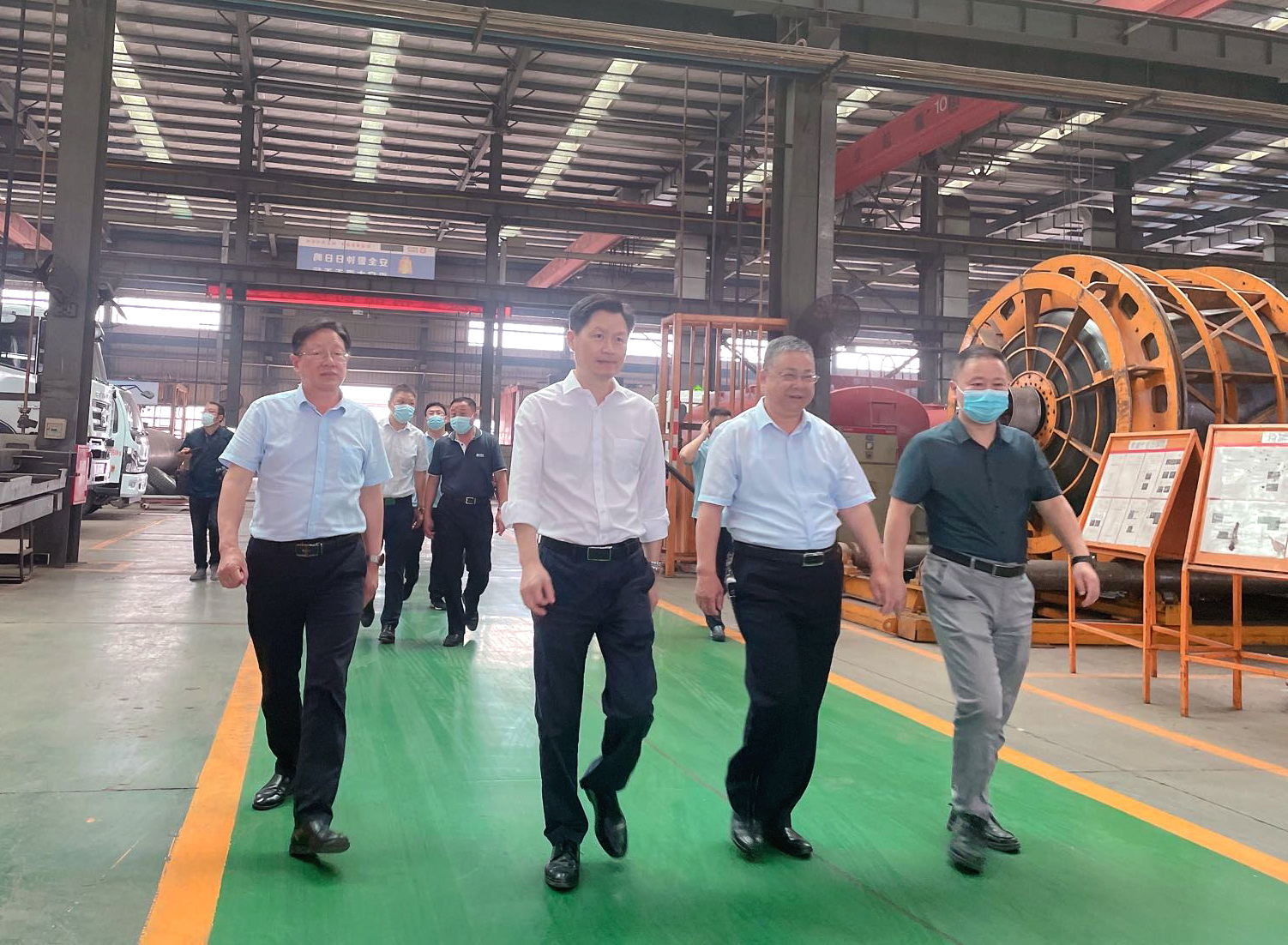 市委常委、常務(wù)副市長(zhǎng)甘國(guó)棟一行蒞臨楚勝汽車集團(tuán)調(diào)研
